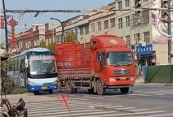 杞县东关车祸最新爆料,悲剧现场细节披露，调查深入进行中